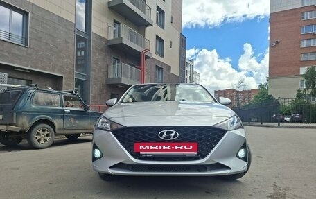 Hyundai Solaris II рестайлинг, 2021 год, 1 690 000 рублей, 2 фотография