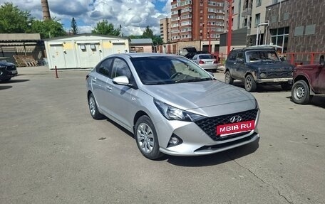 Hyundai Solaris II рестайлинг, 2021 год, 1 690 000 рублей, 9 фотография
