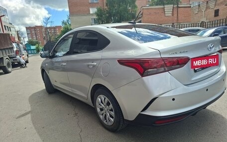 Hyundai Solaris II рестайлинг, 2021 год, 1 690 000 рублей, 8 фотография