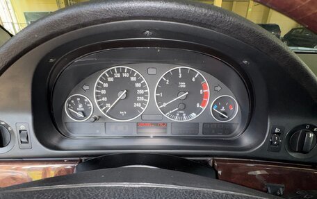 BMW 5 серия, 2002 год, 590 000 рублей, 13 фотография