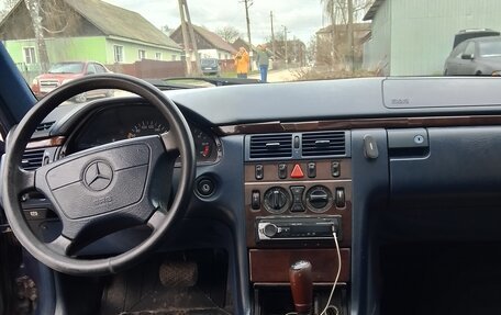 Mercedes-Benz E-Класс, 1996 год, 210 000 рублей, 5 фотография