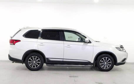 Mitsubishi Outlander III рестайлинг 3, 2018 год, 2 035 000 рублей, 4 фотография