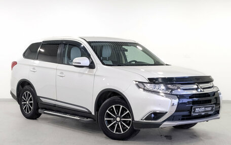 Mitsubishi Outlander III рестайлинг 3, 2018 год, 2 035 000 рублей, 3 фотография