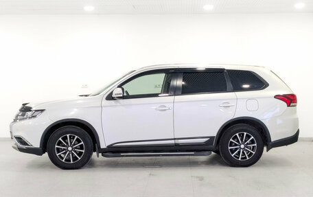 Mitsubishi Outlander III рестайлинг 3, 2018 год, 2 035 000 рублей, 8 фотография