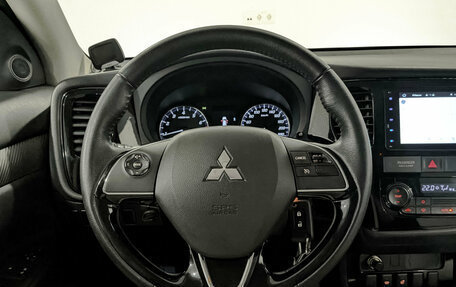 Mitsubishi Outlander III рестайлинг 3, 2018 год, 2 035 000 рублей, 20 фотография