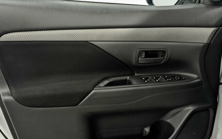 Mitsubishi Outlander III рестайлинг 3, 2018 год, 2 035 000 рублей, 17 фотография