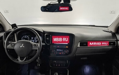 Mitsubishi Outlander III рестайлинг 3, 2018 год, 2 035 000 рублей, 14 фотография
