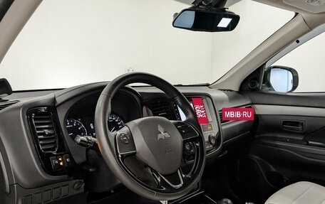 Mitsubishi Outlander III рестайлинг 3, 2018 год, 2 035 000 рублей, 15 фотография