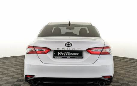 Toyota Camry, 2020 год, 2 600 000 рублей, 6 фотография