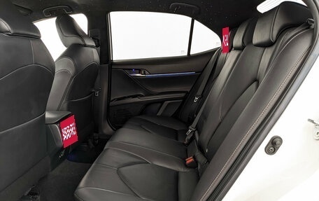 Toyota Camry, 2020 год, 2 600 000 рублей, 18 фотография