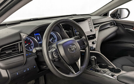 Toyota Camry, 2021 год, 2 590 000 рублей, 15 фотография