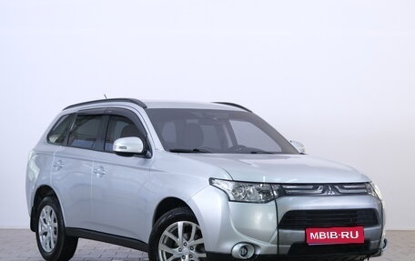 Mitsubishi Outlander III рестайлинг 3, 2013 год, 1 399 000 рублей, 1 фотография