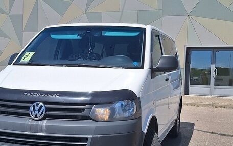Volkswagen Caravelle T5, 2013 год, 1 659 000 рублей, 2 фотография