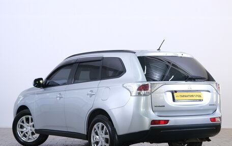 Mitsubishi Outlander III рестайлинг 3, 2013 год, 1 399 000 рублей, 5 фотография