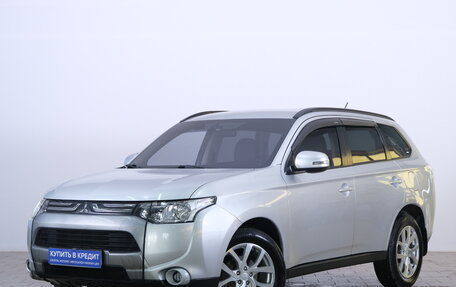 Mitsubishi Outlander III рестайлинг 3, 2013 год, 1 399 000 рублей, 4 фотография