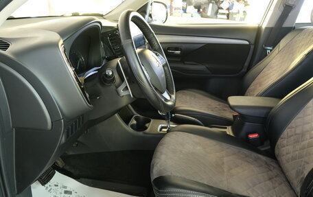 Mitsubishi Outlander III рестайлинг 3, 2013 год, 1 399 000 рублей, 8 фотография
