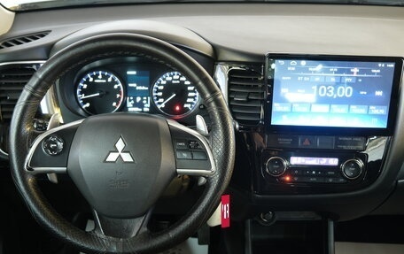 Mitsubishi Outlander III рестайлинг 3, 2013 год, 1 399 000 рублей, 11 фотография