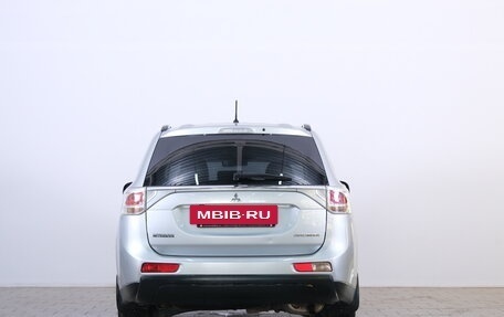 Mitsubishi Outlander III рестайлинг 3, 2013 год, 1 399 000 рублей, 6 фотография