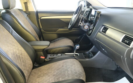 Mitsubishi Outlander III рестайлинг 3, 2013 год, 1 399 000 рублей, 19 фотография