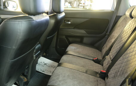 Mitsubishi Outlander III рестайлинг 3, 2013 год, 1 399 000 рублей, 20 фотография