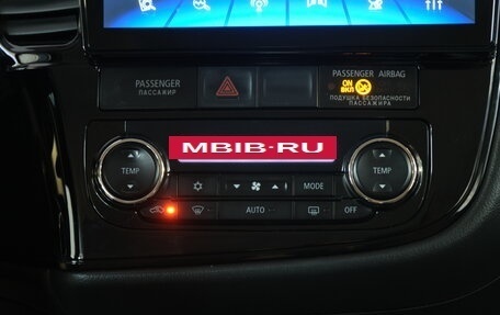 Mitsubishi Outlander III рестайлинг 3, 2013 год, 1 399 000 рублей, 15 фотография