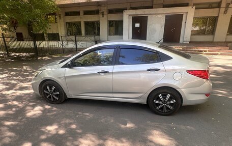 Hyundai Solaris II рестайлинг, 2012 год, 800 000 рублей, 3 фотография