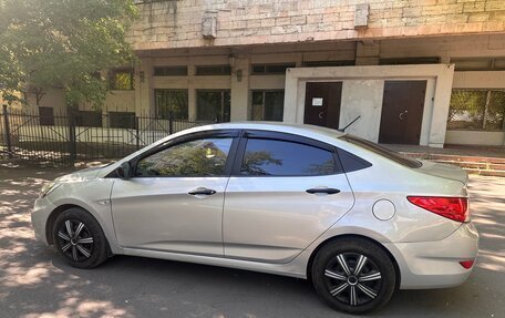 Hyundai Solaris II рестайлинг, 2012 год, 800 000 рублей, 2 фотография