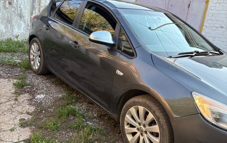 Opel Astra J, 2011 год, 370 000 рублей, 2 фотография