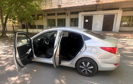Hyundai Solaris II рестайлинг, 2012 год, 800 000 рублей, 7 фотография