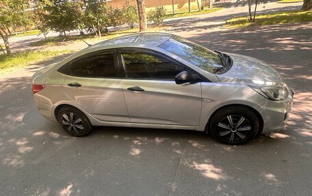 Hyundai Solaris II рестайлинг, 2012 год, 800 000 рублей, 13 фотография