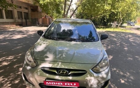 Hyundai Solaris II рестайлинг, 2012 год, 800 000 рублей, 4 фотография