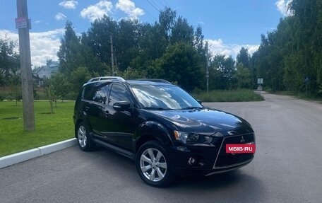 Mitsubishi Outlander III рестайлинг 3, 2010 год, 1 375 000 рублей, 2 фотография
