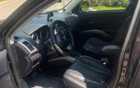 Mitsubishi Outlander III рестайлинг 3, 2010 год, 1 375 000 рублей, 40 фотография
