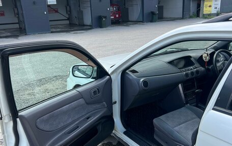 Nissan Avenir II, 2000 год, 329 000 рублей, 11 фотография