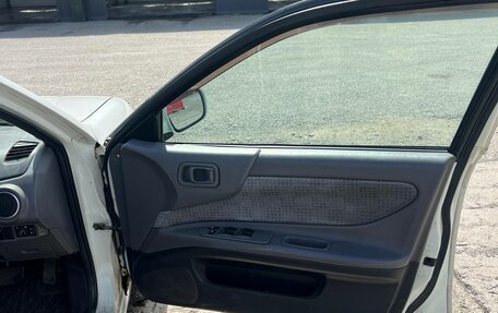 Nissan Avenir II, 2000 год, 329 000 рублей, 13 фотография