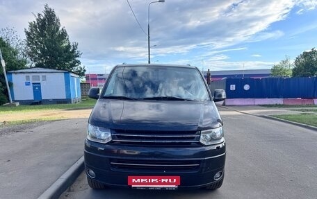 Volkswagen Multivan T5, 2011 год, 1 985 000 рублей, 3 фотография