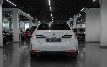 BMW 5 серия, 2023 год, 6 850 000 рублей, 6 фотография