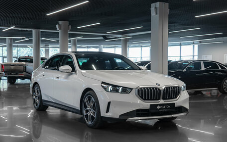 BMW 5 серия, 2023 год, 6 850 000 рублей, 2 фотография