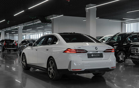 BMW 5 серия, 2023 год, 6 850 000 рублей, 4 фотография