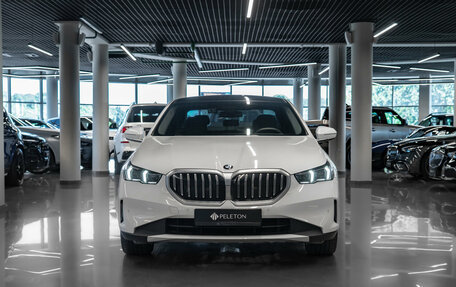 BMW 5 серия, 2023 год, 6 850 000 рублей, 3 фотография