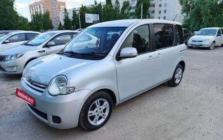 Toyota Sienta I, 2008 год, 600 000 рублей, 4 фотография
