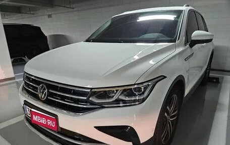 Volkswagen Tiguan II, 2022 год, 2 255 000 рублей, 1 фотография
