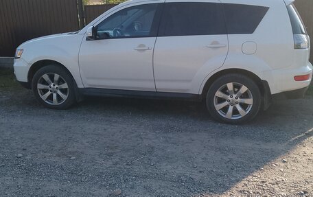 Mitsubishi Outlander III рестайлинг 3, 2010 год, 1 280 000 рублей, 3 фотография