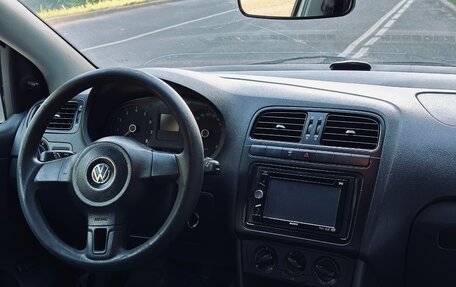 Volkswagen Polo VI (EU Market), 2011 год, 370 000 рублей, 2 фотография