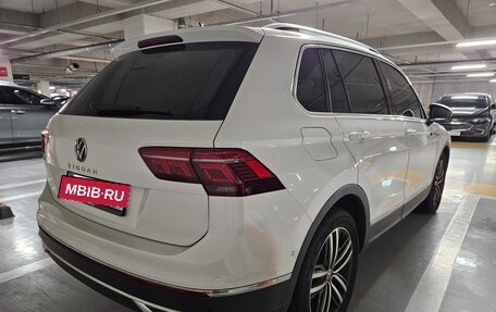 Volkswagen Tiguan II, 2022 год, 2 255 000 рублей, 2 фотография
