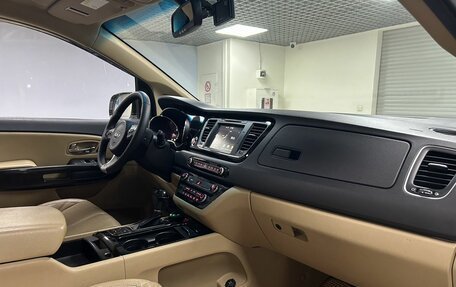 KIA Carnival III, 2016 год, 2 349 000 рублей, 16 фотография
