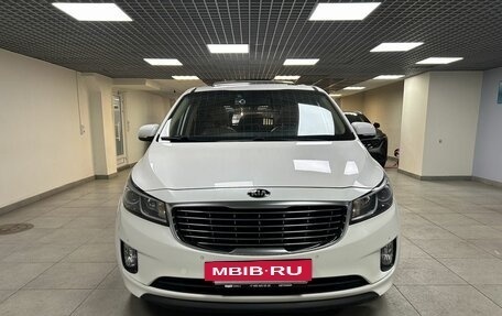 KIA Carnival III, 2016 год, 2 349 000 рублей, 2 фотография