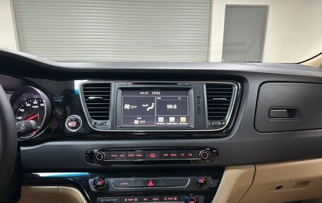 KIA Carnival III, 2016 год, 2 349 000 рублей, 21 фотография
