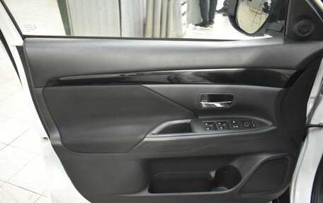Mitsubishi Outlander III рестайлинг 3, 2019 год, 2 399 000 рублей, 6 фотография