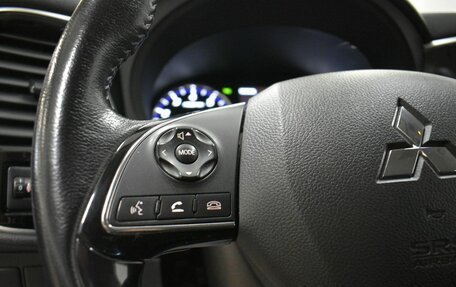 Mitsubishi Outlander III рестайлинг 3, 2019 год, 2 399 000 рублей, 9 фотография